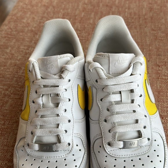 Nike Air Force 1 custom yellow size 9.5 women’s - Picture 6 of 6